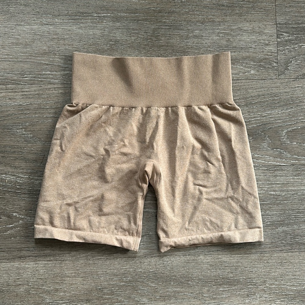 NVGTN Beige Pro Seamless Shorts